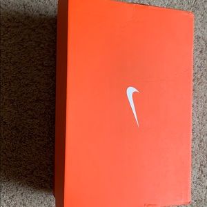 NIKE ZOOM STRIKE - RUNNING SHOES - SIZE 10.5 - NEW